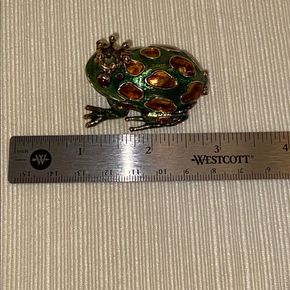 Frog prince trinket box with magnetic closure